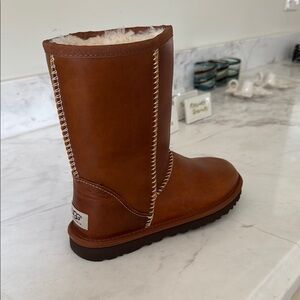 UGG Brown W Classic Short Leather Shearling Boots